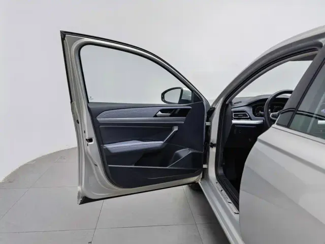 Volkswagen Lavida — Фото автомобиля 8