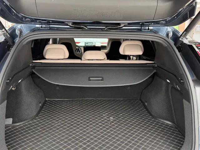 Volvo XC70 Plug-in Hybrid — Фото автомобиля 8