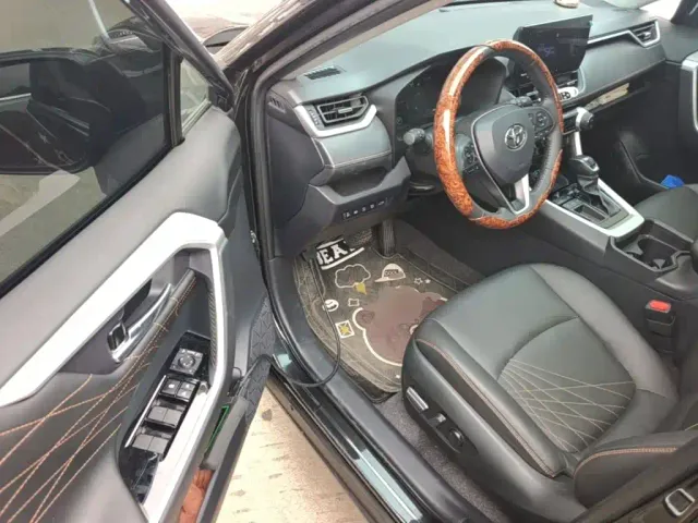 Toyota RAV4 — Фото автомобиля 15