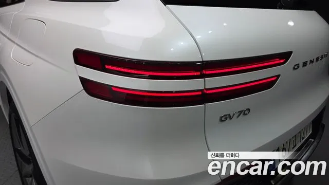 Genesis GV70 — Фото автомобиля 23