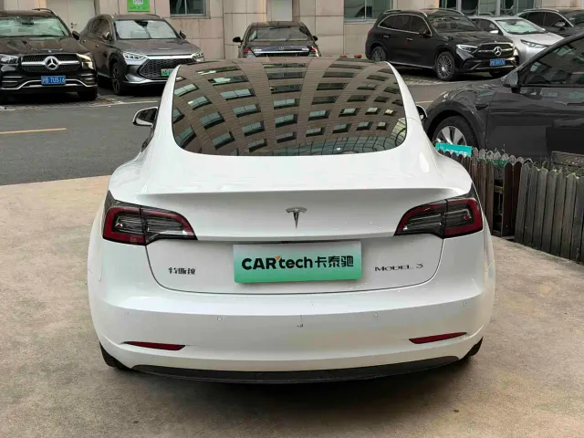 Tesla Model 3 — Фото автомобиля 4