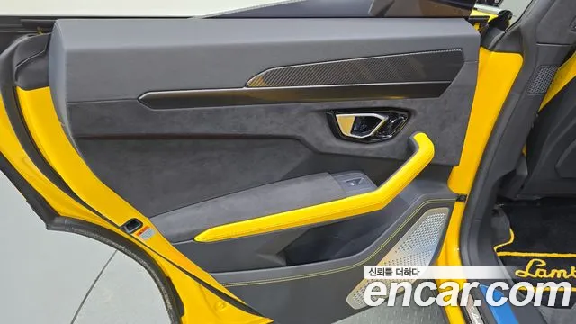 Lamborghini Urus — Фото автомобиля 17