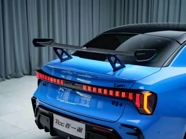 Lynk & Co 03 — Фото автомобиля 13
