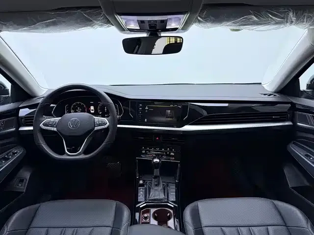 Volkswagen Passat — Фото автомобиля 12