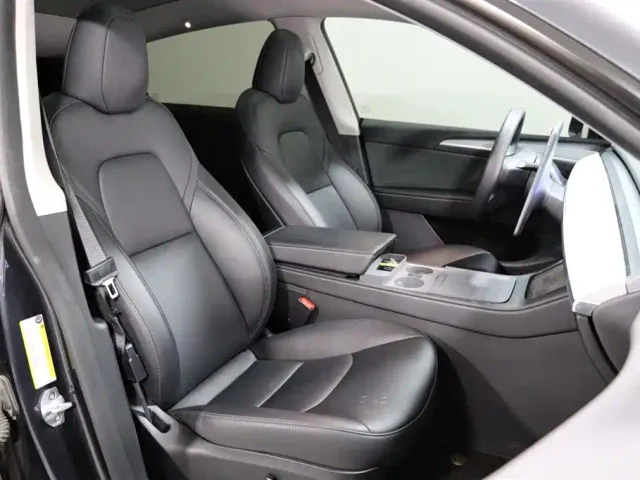 Tesla Model Y — Фото автомобиля 7