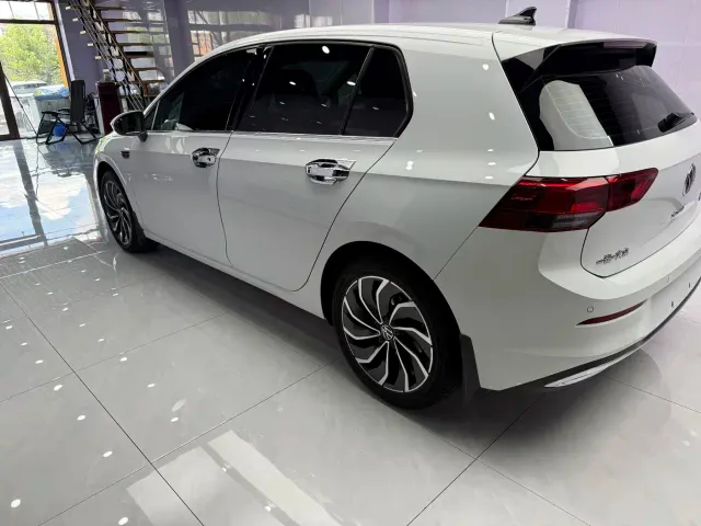 Volkswagen Golf — Фото автомобиля 5