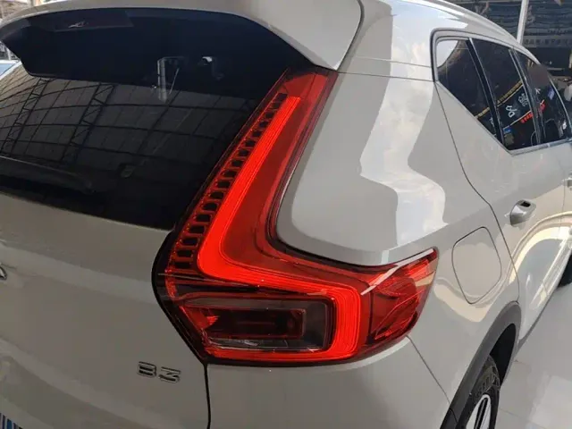 Volvo XC40 — Фото автомобиля 7