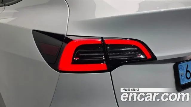 Tesla Model Y — Фото автомобиля 8