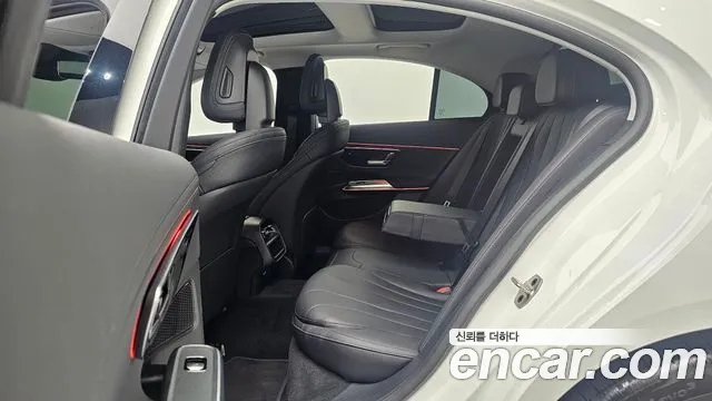 Mercedes-Benz E-Class — Фото автомобиля 12