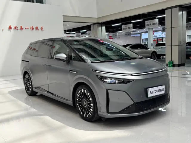 Xpeng X9 — Фото автомобиля 3