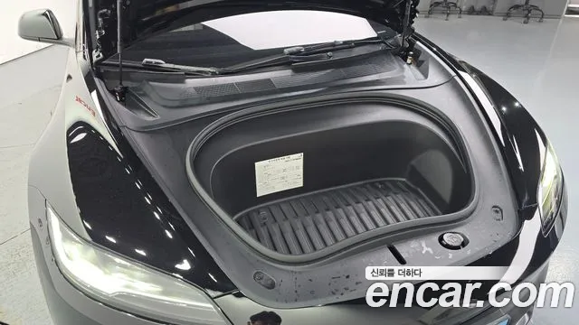 Tesla Model 3 — Фото автомобиля 9