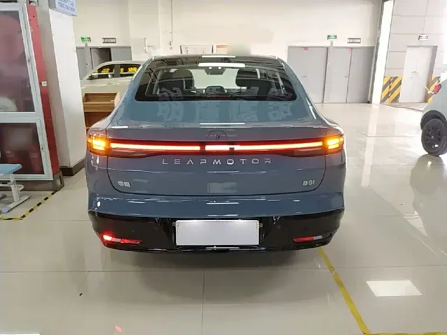Leapmotor B01 — Фото автомобиля 5