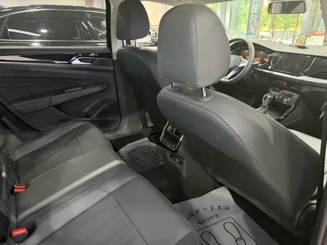 Volkswagen Passat — Фото автомобиля 12
