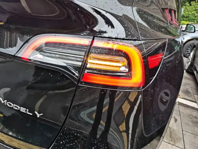 Tesla Model Y — Фото автомобиля 7