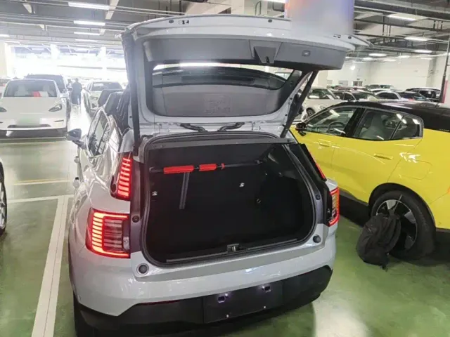 Volvo EX30 — Фото автомобиля 18