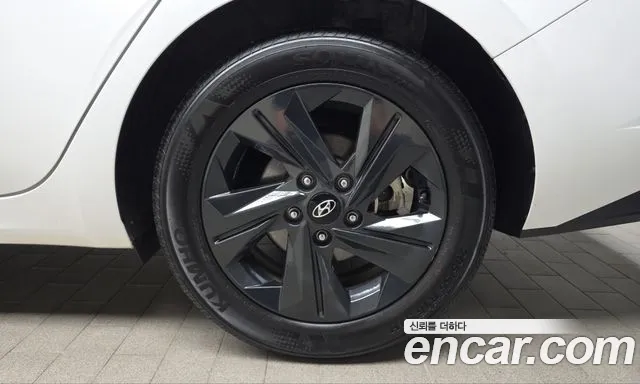 Hyundai Avante CN7 — Фото автомобиля 6
