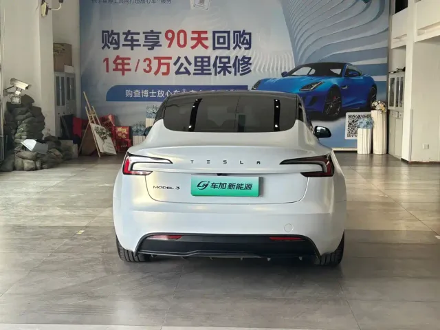 Tesla Model 3 — Фото автомобиля 8