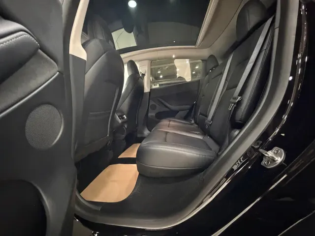 Tesla Model Y — Фото автомобиля 16