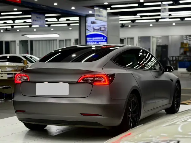 Tesla Model 3 — Фото автомобиля 6