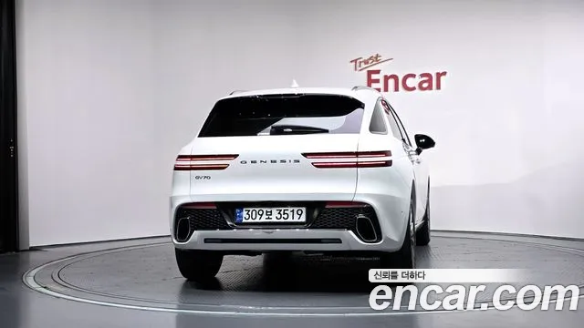 Genesis GV70 — Фото автомобиля 4