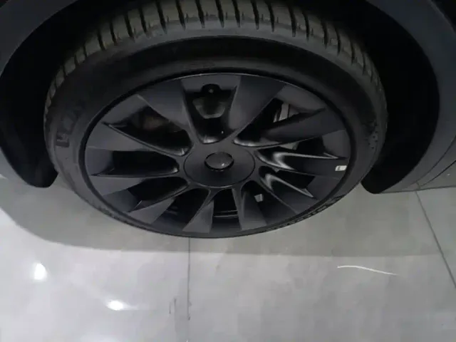 Tesla Model Y — Фото автомобиля 22