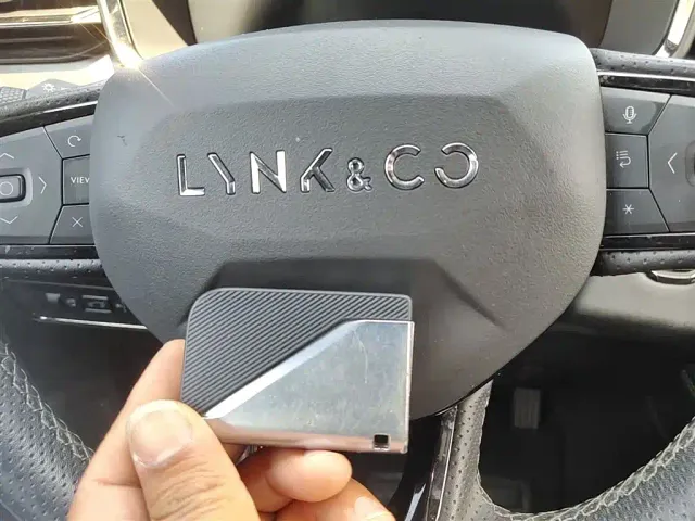 Lynk & Co 01 — Фото автомобиля 16