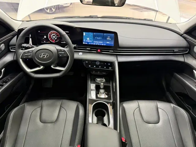 Hyundai Elantra — Фото автомобиля 20