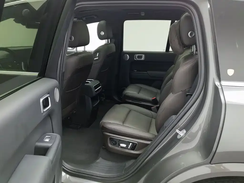 Li Auto Li L8 2023 Pro — Фото автомобиля 15