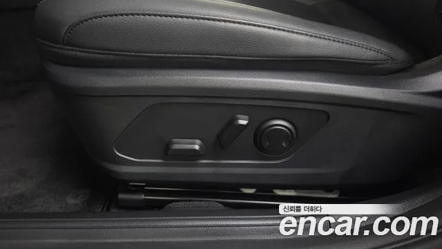Hyundai Grandeur Grandeur (GN7) 2.5 Бензин 2WD — Фото автомобиля 30