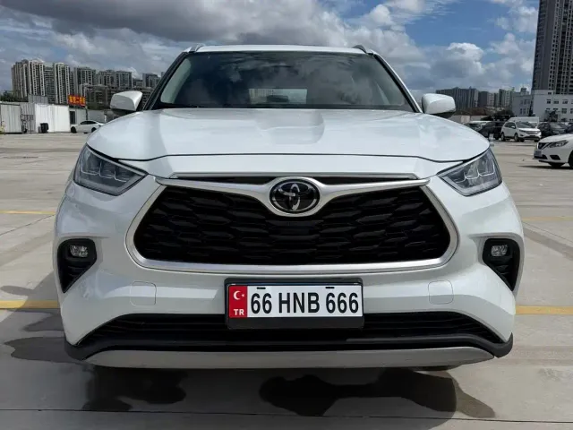 Toyota Highlander — Фото автомобиля 2