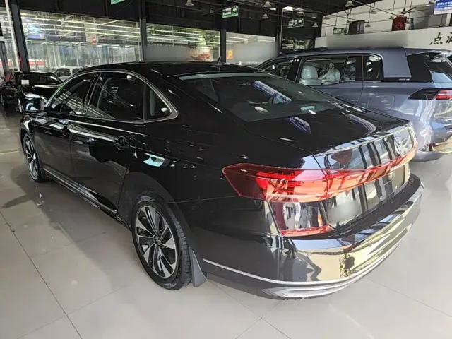 Volkswagen Passat — Фото автомобиля 4