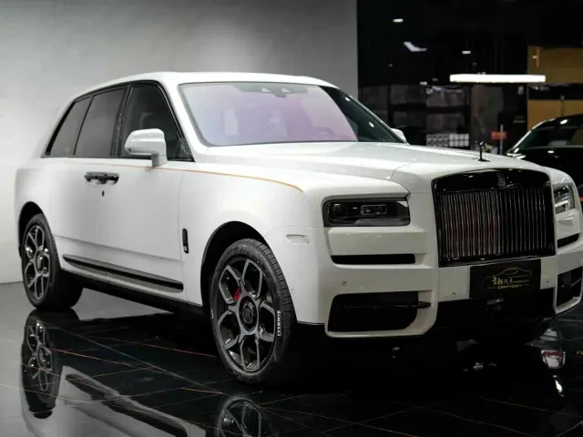 Rolls-Royce Cullinan — Фото автомобиля 3