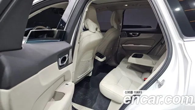 Volvo XC60 Generation 2 — Фото автомобиля 12