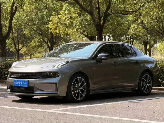 Фотография автомобиля — Lynk & Co 03