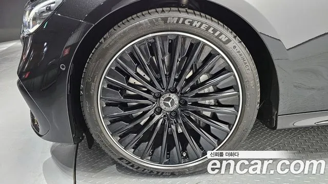 Mercedes-Benz E-Class — Фото автомобиля 5