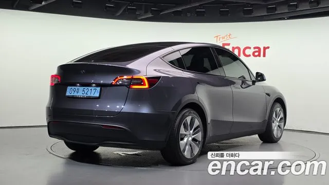 Tesla Model Y — Фото автомобиля 2