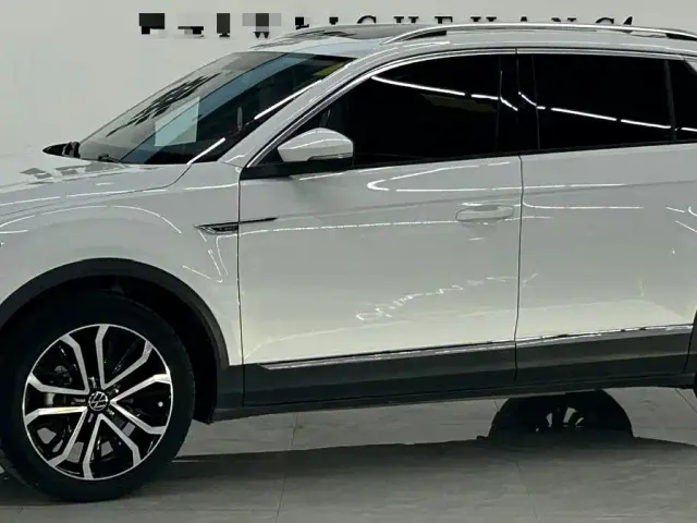 Volkswagen T-Roc — Фото автомобиля 2