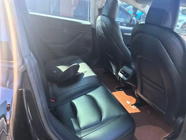 Tesla Model 3 — Фото автомобиля 13