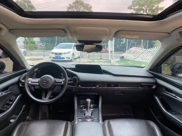 Mazda Axela — Фото автомобиля 5
