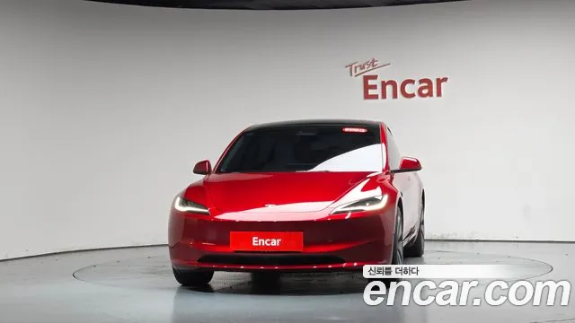 Tesla Model 3 — Фото автомобиля 3