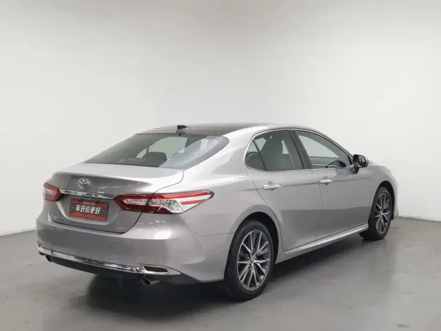 Toyota Camry — Фото автомобиля 2