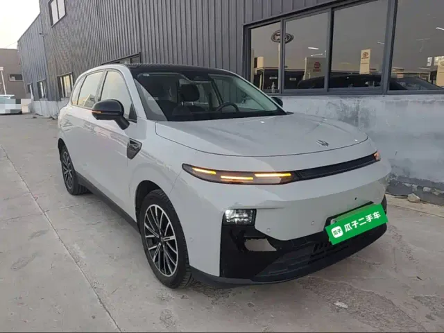 Leapmotor B10 — Фото автомобиля 3