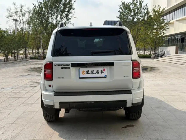 Toyota Prado — Фото автомобиля 6