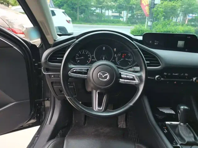 Mazda Axela — Фото автомобиля 10
