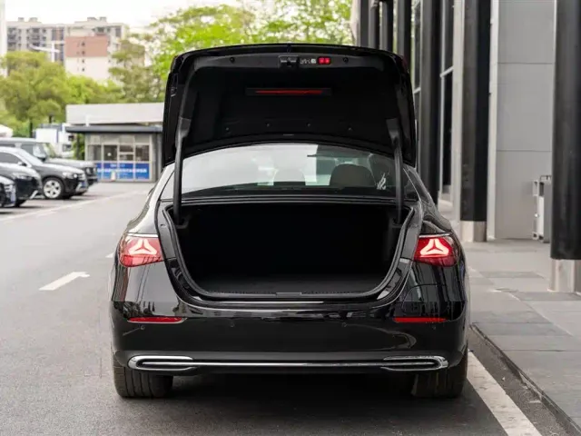 Mercedes-Benz E-Class — Фото автомобиля 7