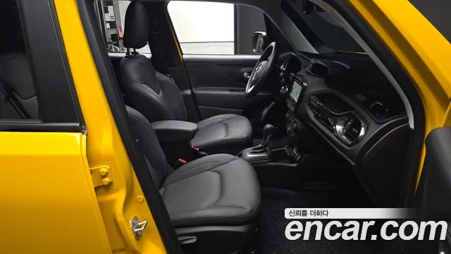 Jeep Renegade — Фото автомобиля 17
