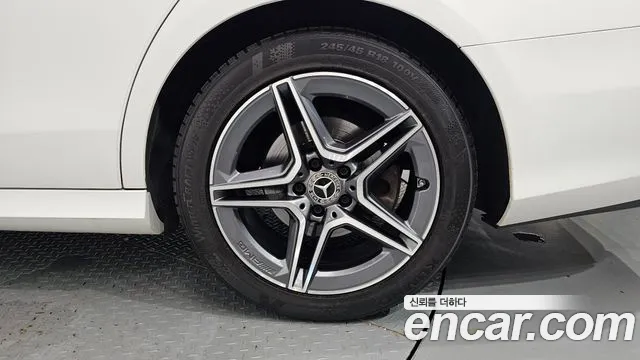 Mercedes-Benz E-Class — Фото автомобиля 18