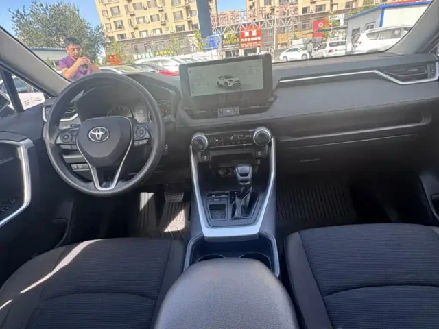 Toyota RAV4 — Фото автомобиля 16