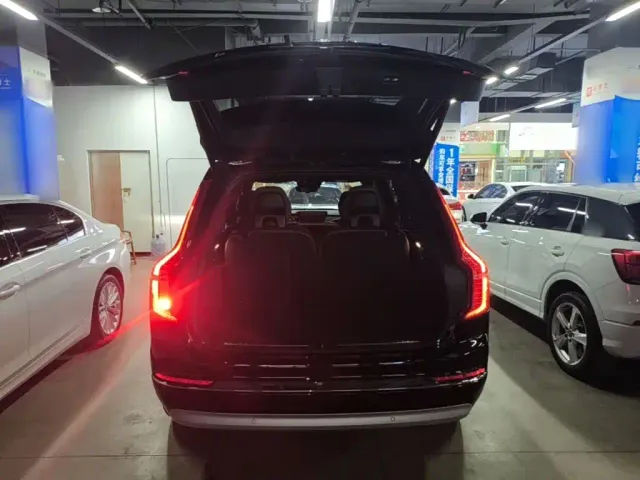 Volvo XC90 — Фото автомобиля 18