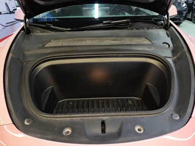 Tesla Model Y — Фото автомобиля 19